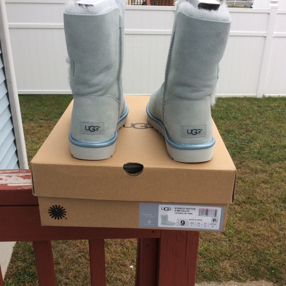 Ugg Bailey Button II Metallic - Picture 3 of 6